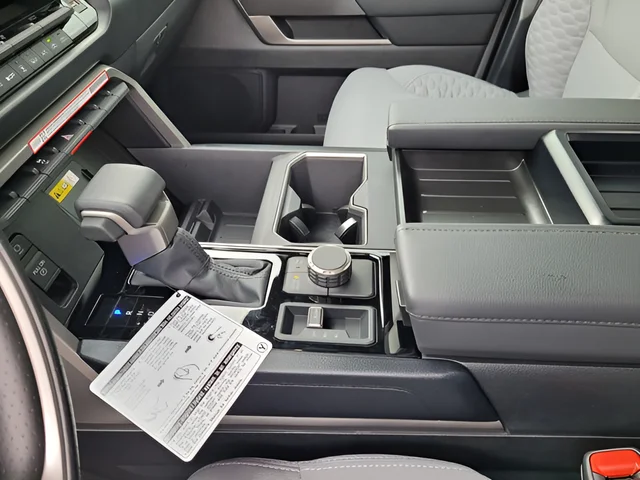 2025 Toyota Tundra SR5 - Photo 39