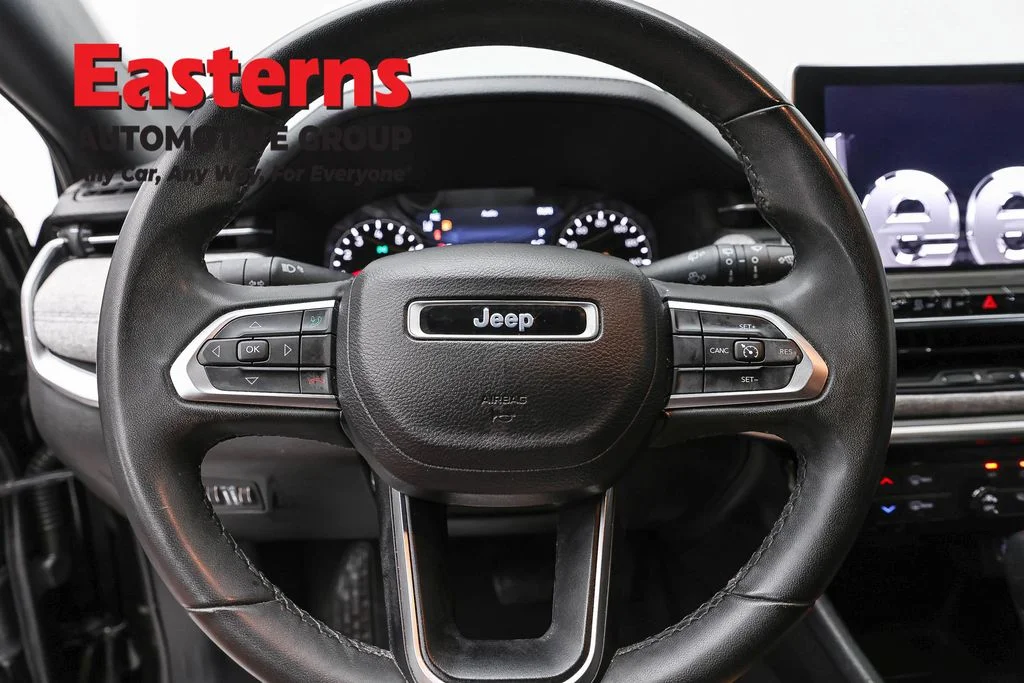 Used 2023 Black Jeep Latitude image 10