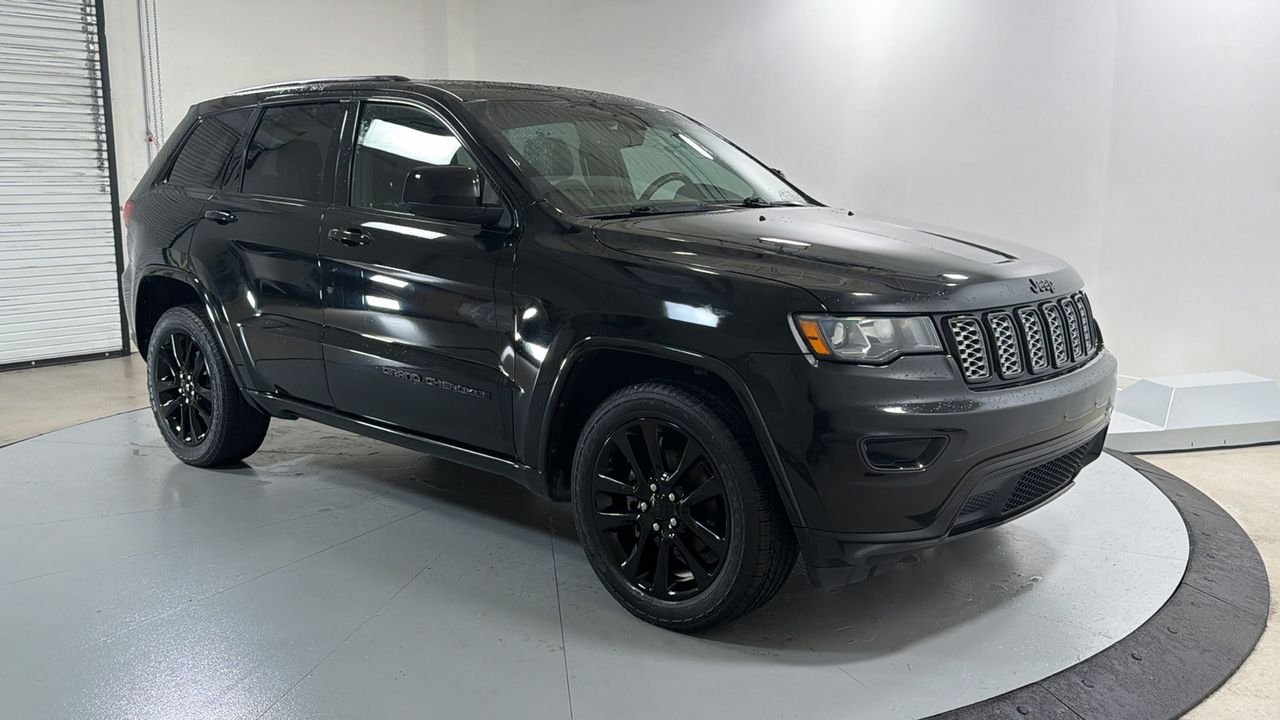 Used 2018 Black Jeep Altitude image 3