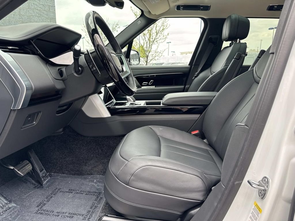 New 2026 Fuji White Land Rover SE image 20