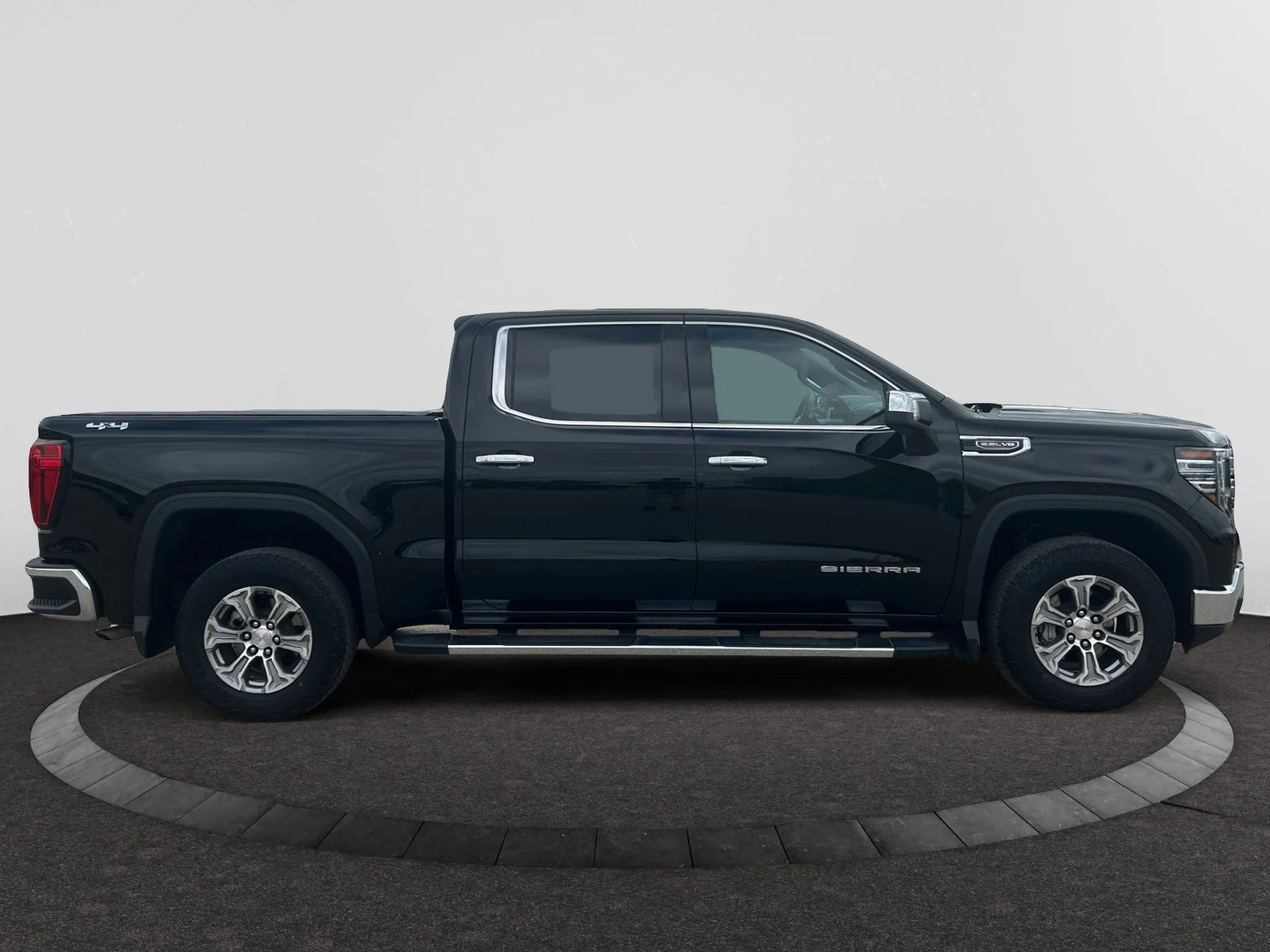 Used 2025 Black GMC SLT Crew Cab image 6