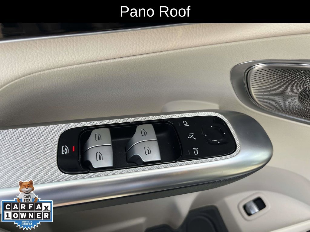 Used 2025  Mercedes-Benz GLC 300 image 16