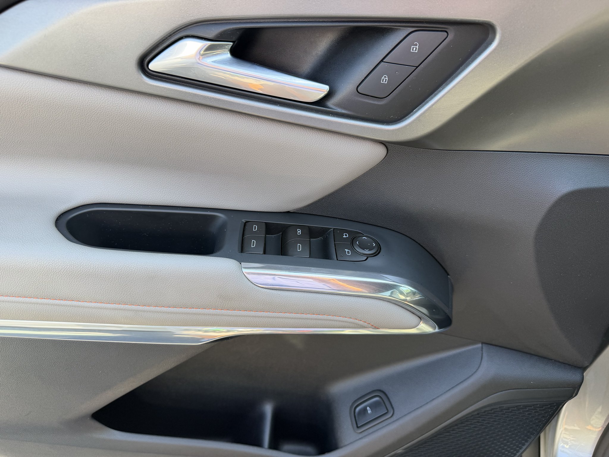Used 2026 Sterling Gray Metallic Chevrolet FWD LT image 24