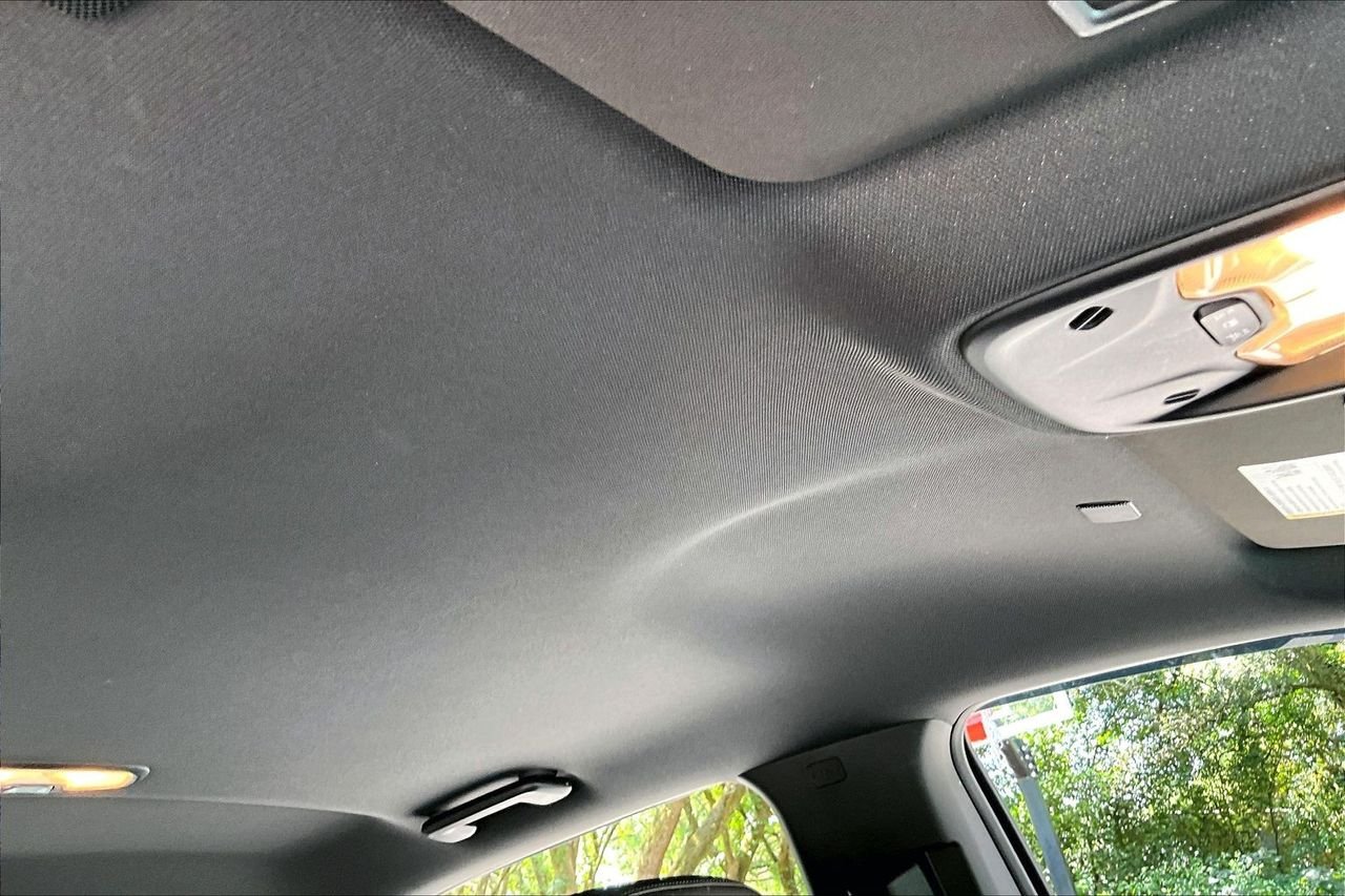 Used 2025 White Chevrolet LT image 27
