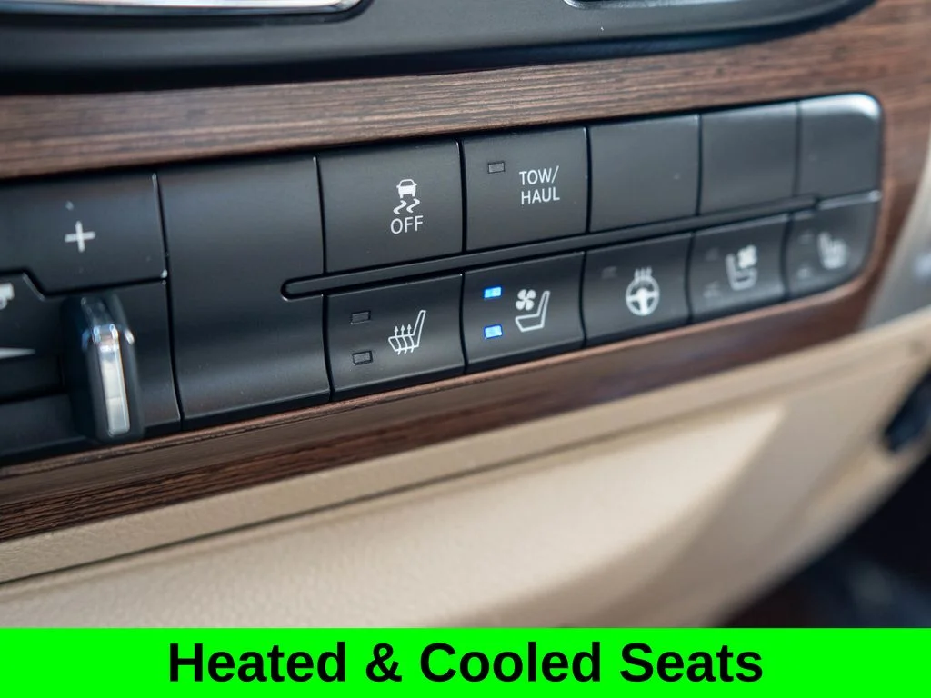 Used 2015 White Ram Laramie image 27