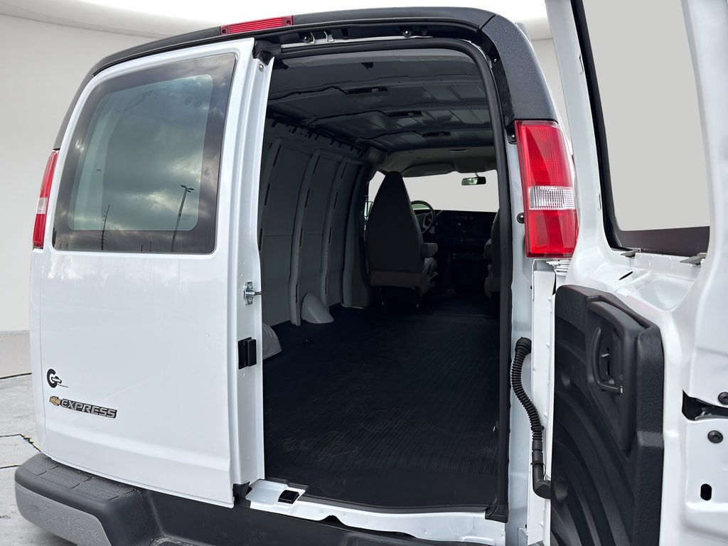 2025 Chevrolet Express Cargo Work Van - Photo 30