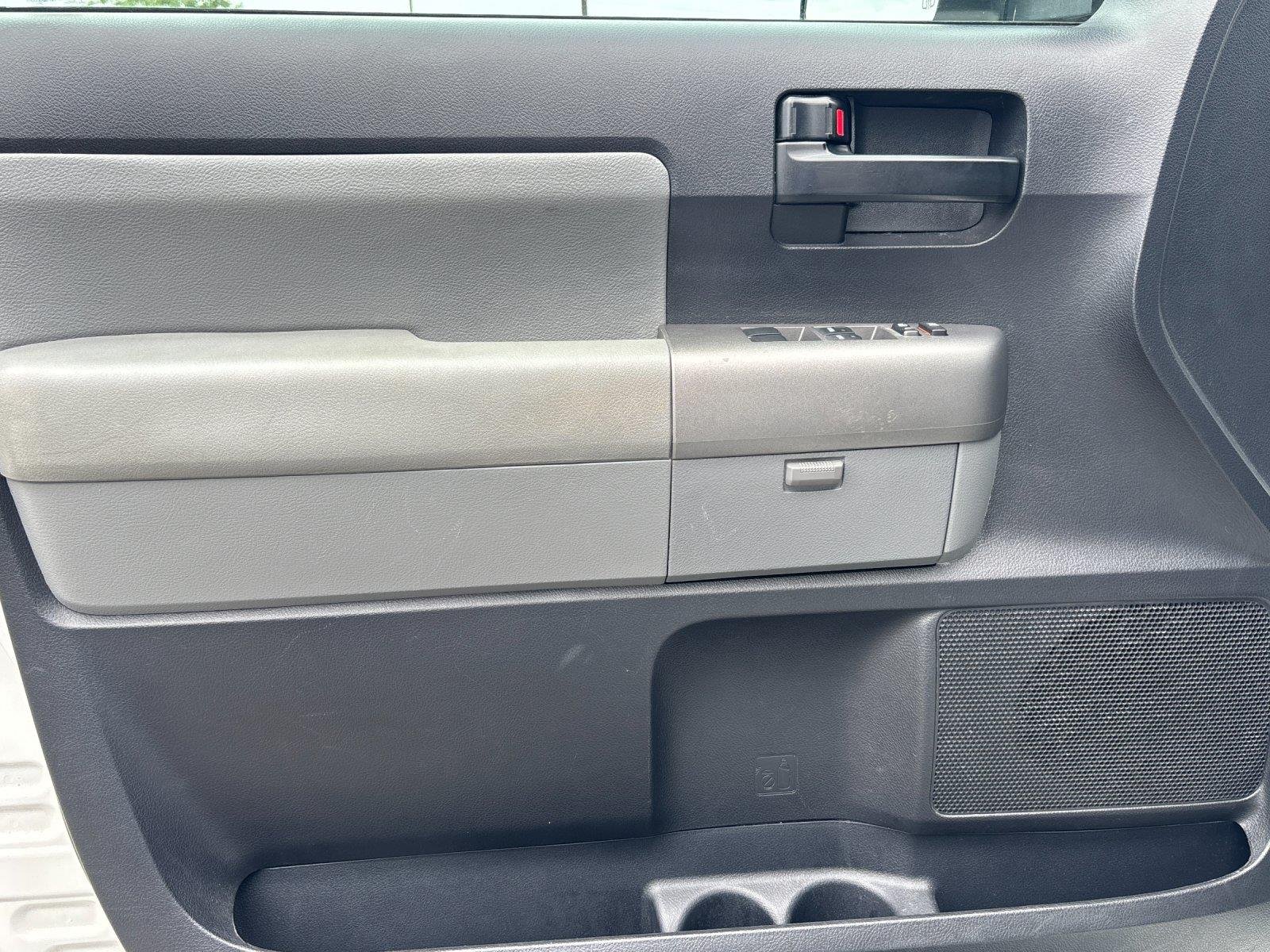 Used 2016 Super White Toyota SR5 image 12
