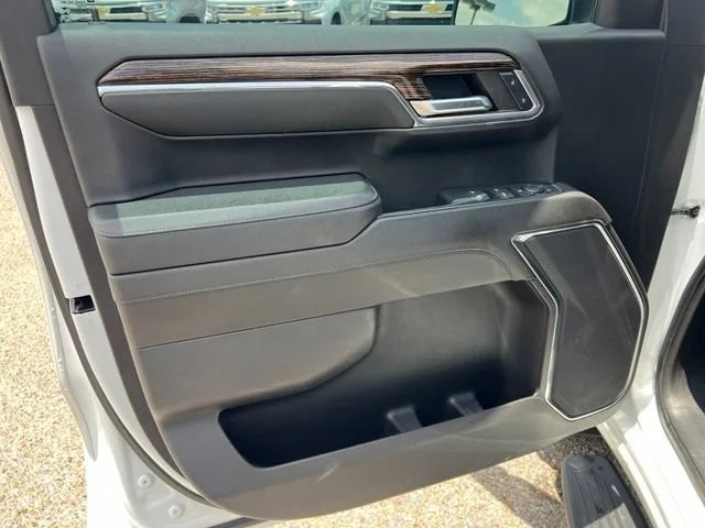Used 2024 Summit White GMC Elevation image 13