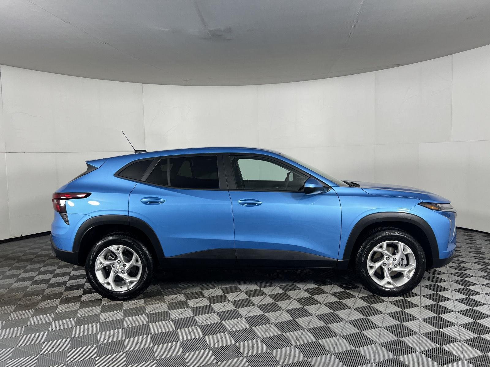 Used 2025 Marina Blue Metallic Chevrolet LS image 25
