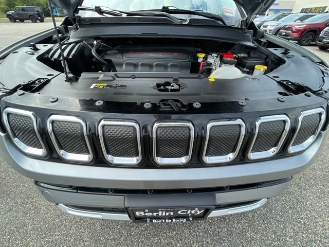 Used 2022 Billet Silver Metallic Jeep Limited image 9