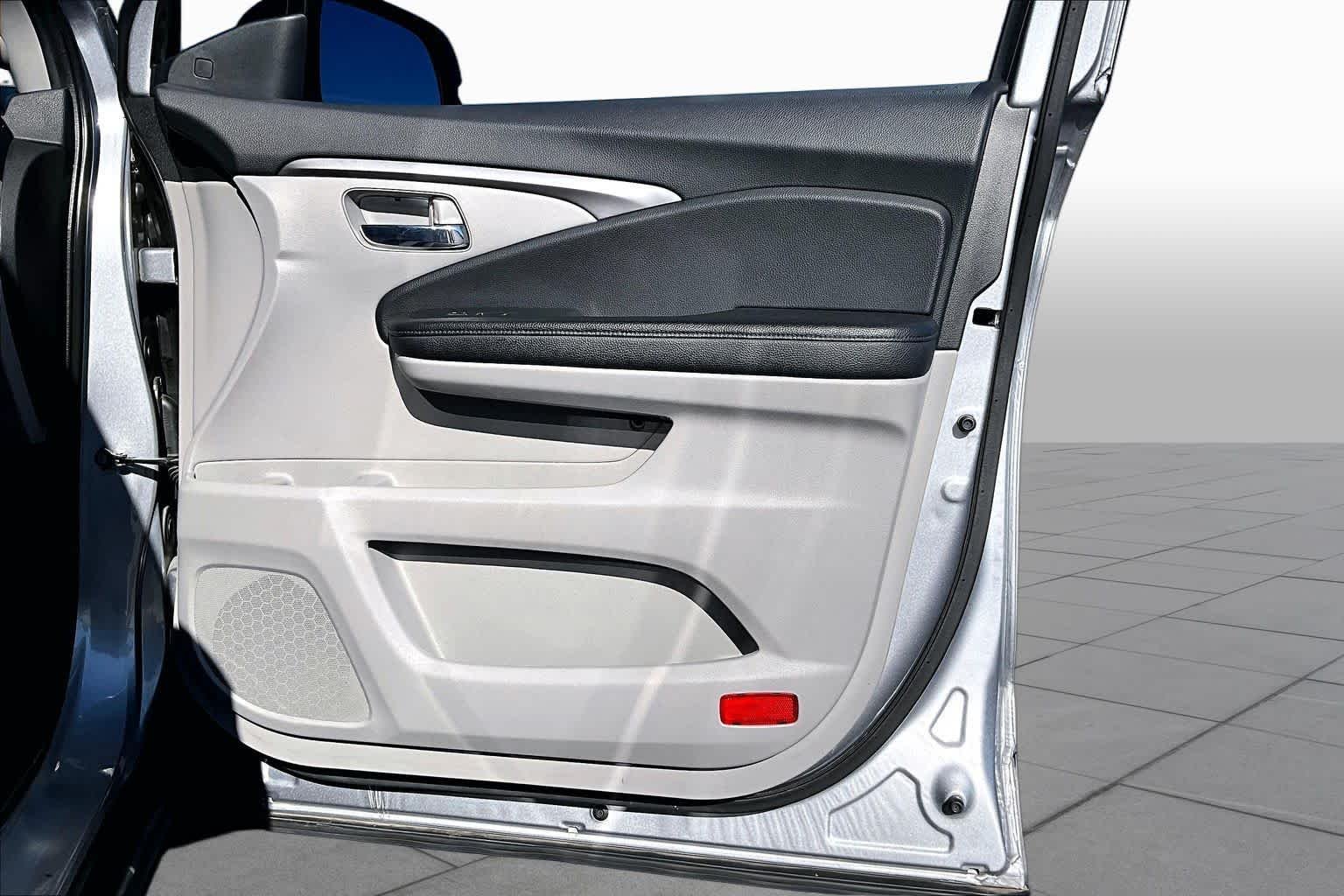 Used 2021 Lunar Silver Metallic Honda Special Edition image 25