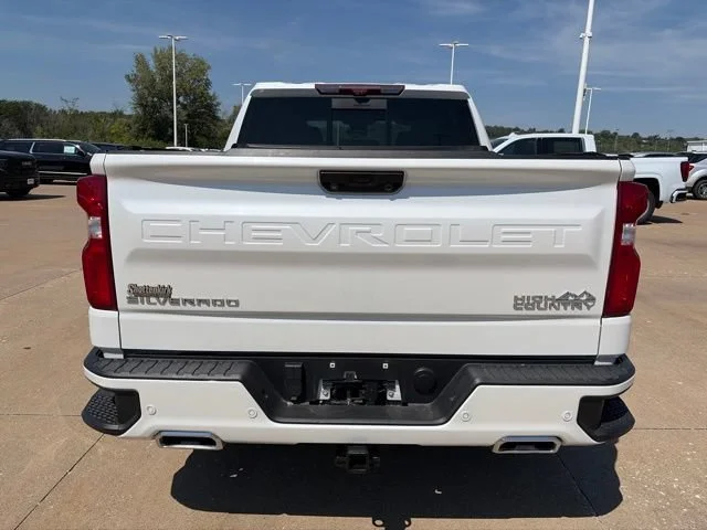 Used 2023 IRIDESCENT PEARL TRICOAT Chevrolet High Country image 5