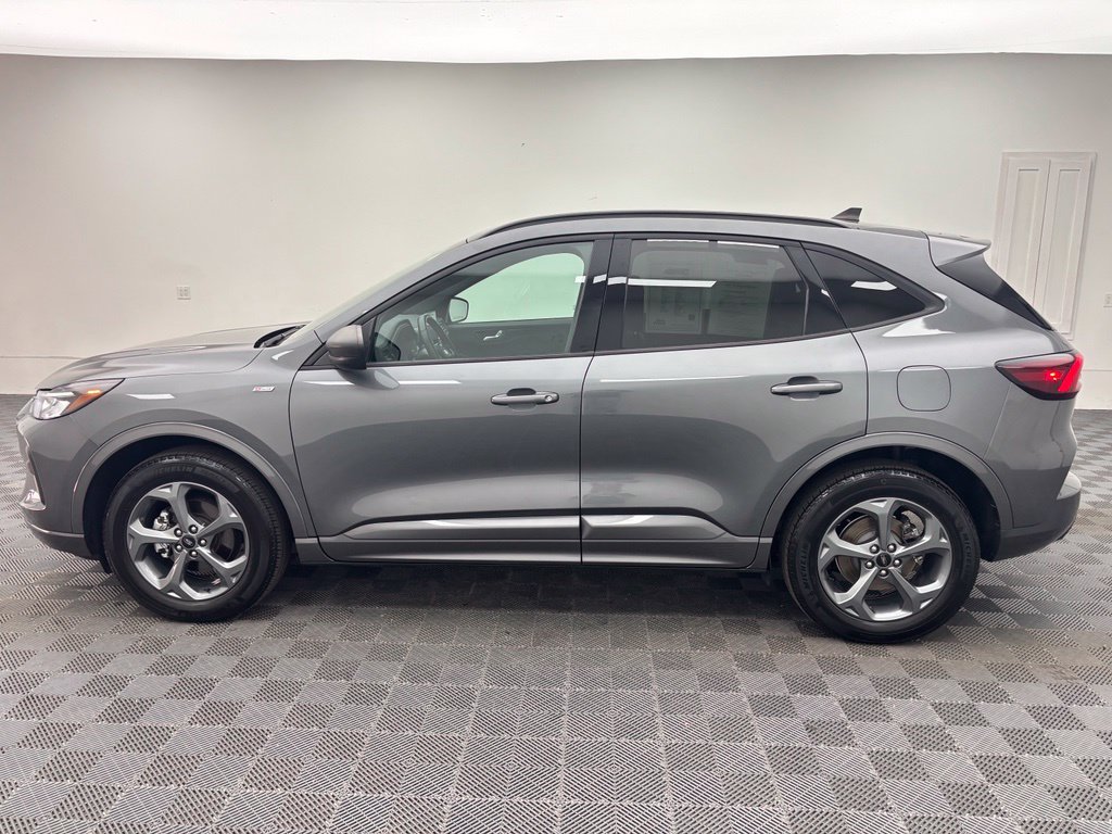 Used 2023 Gray Metallic Ford ST-Line image 13