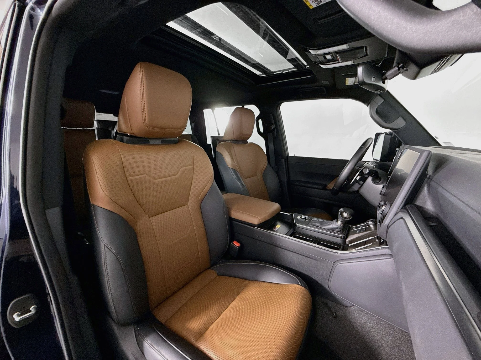 Used 2025 Nightfall Mica Lexus 550 Luxury image 28