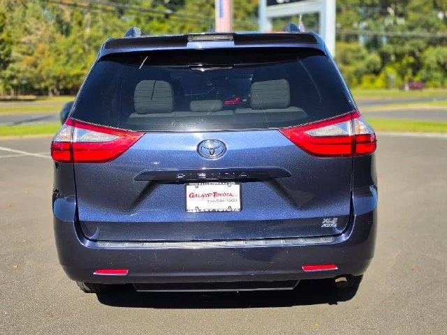 Used 2018 Beige Toyota XLE image 6