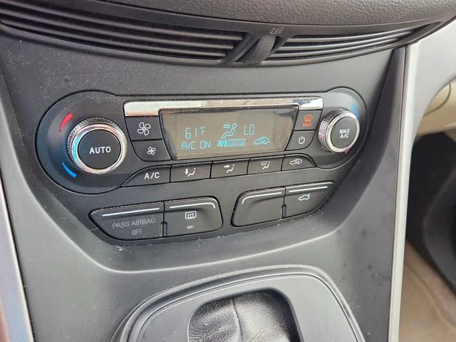 Used 2014 Blue Ford SE image 22