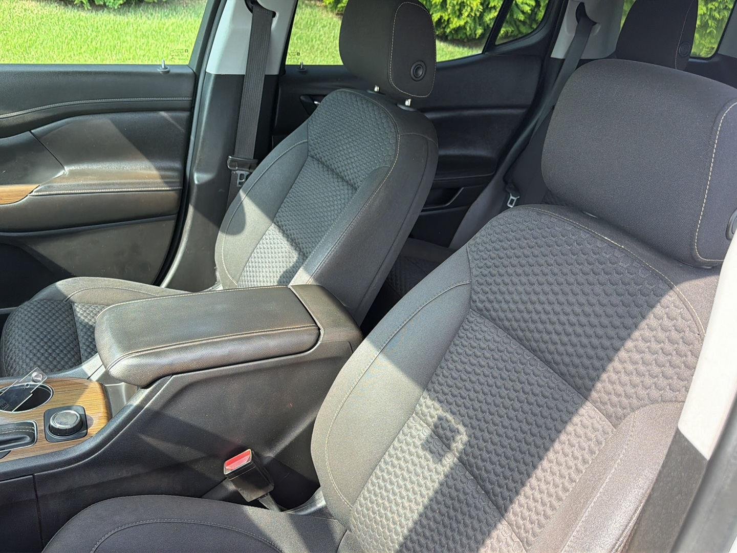 Used 2019 Quicksilver Metallic GMC SLE image 28