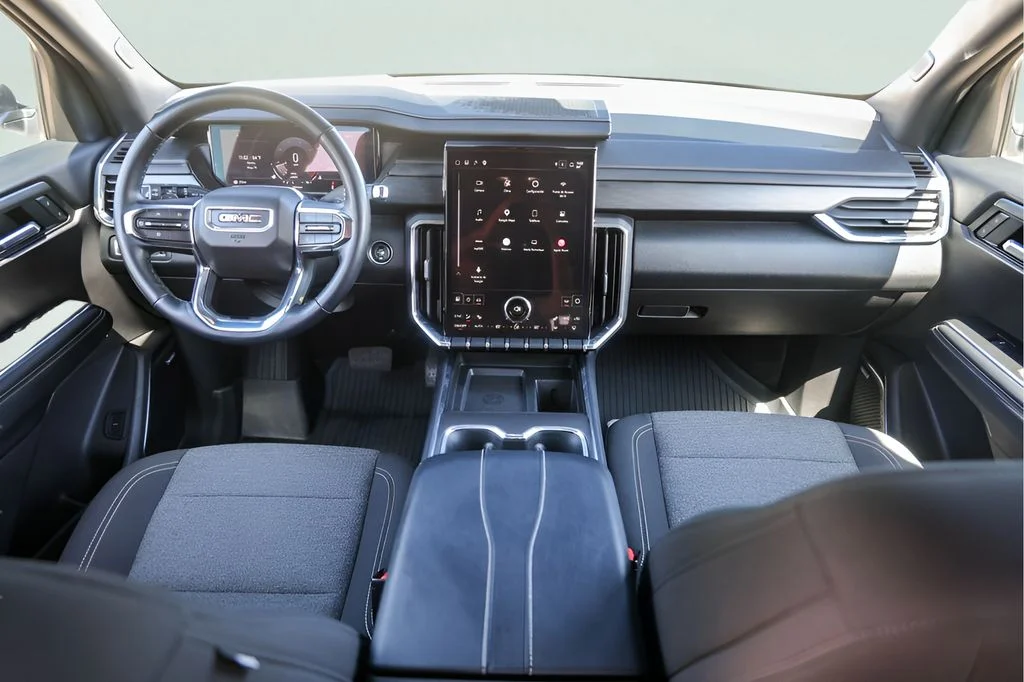 Used 2025 White GMC Elevation image 28