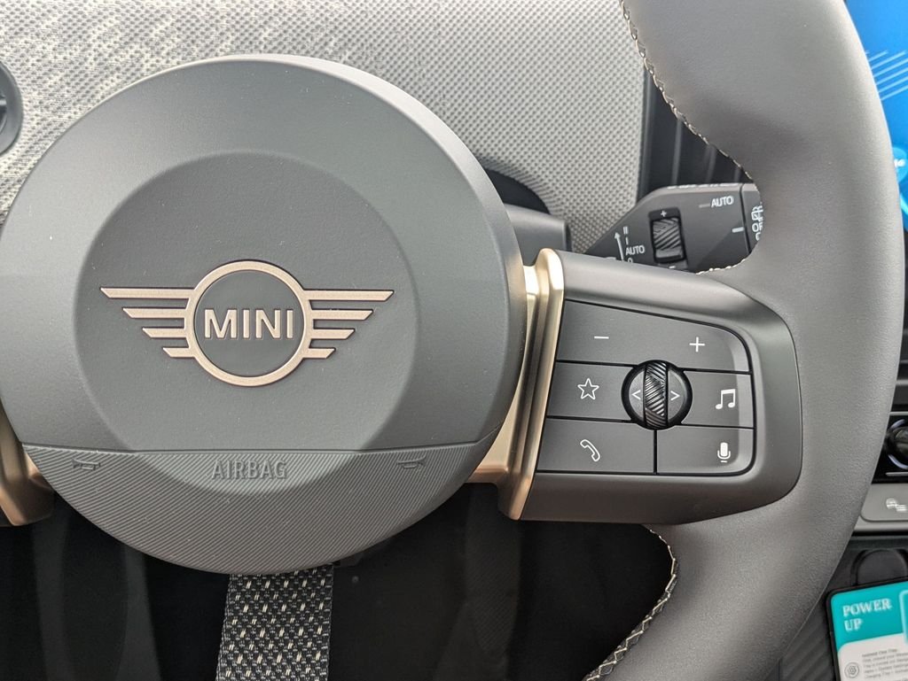 New 2026 Midnight Black MINI Signature Plus image 16