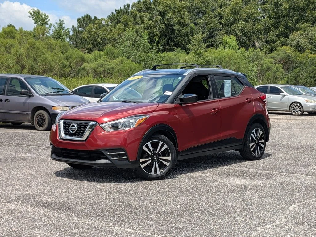 Used 2018 Red Nissan SV image 1