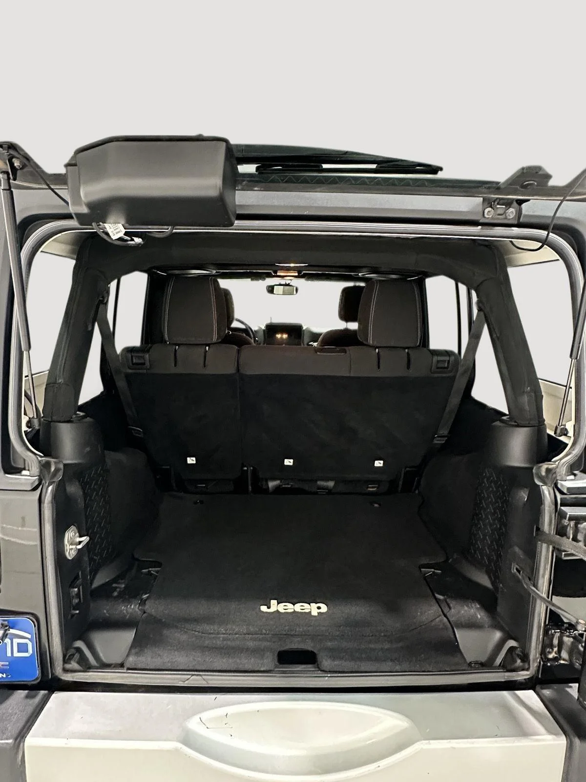 Used 2015 Black Jeep Sahara image 19