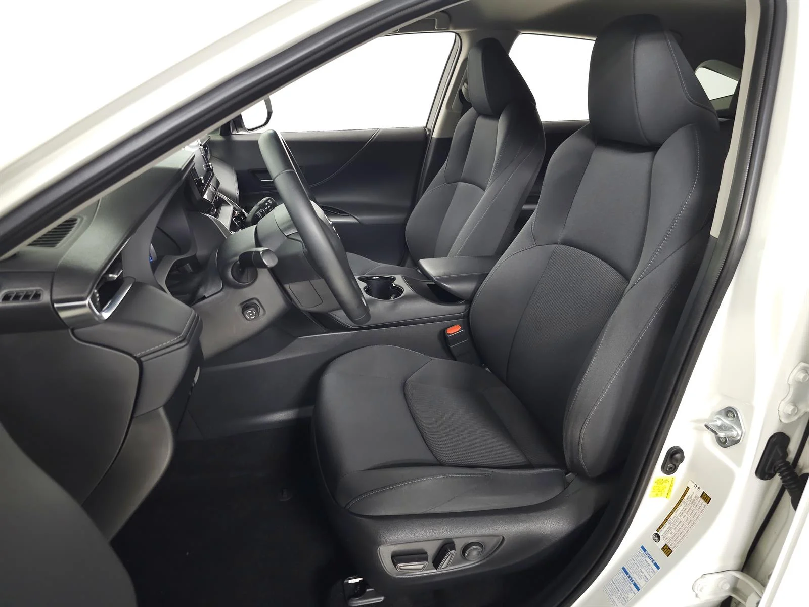 Used 2022 White Toyota LE image 17