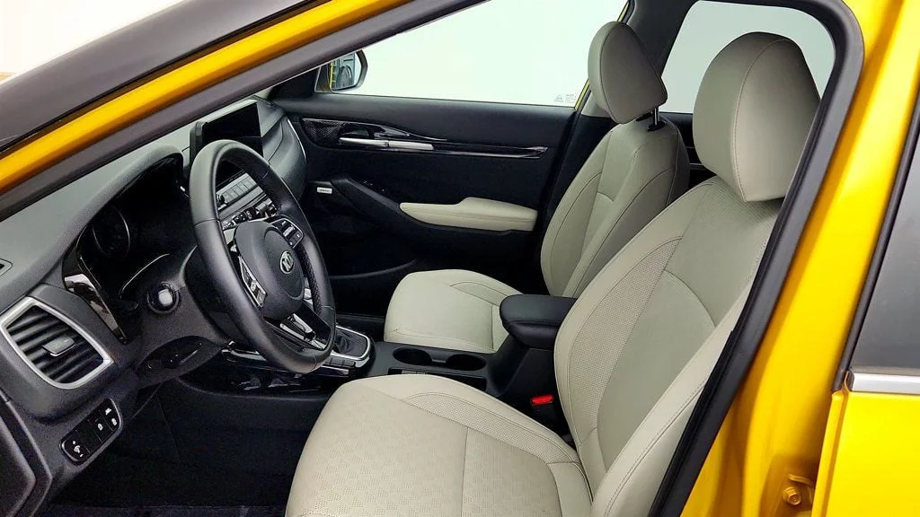 Used 2021 Starbright Yellow Kia SX DCT AWD image 20