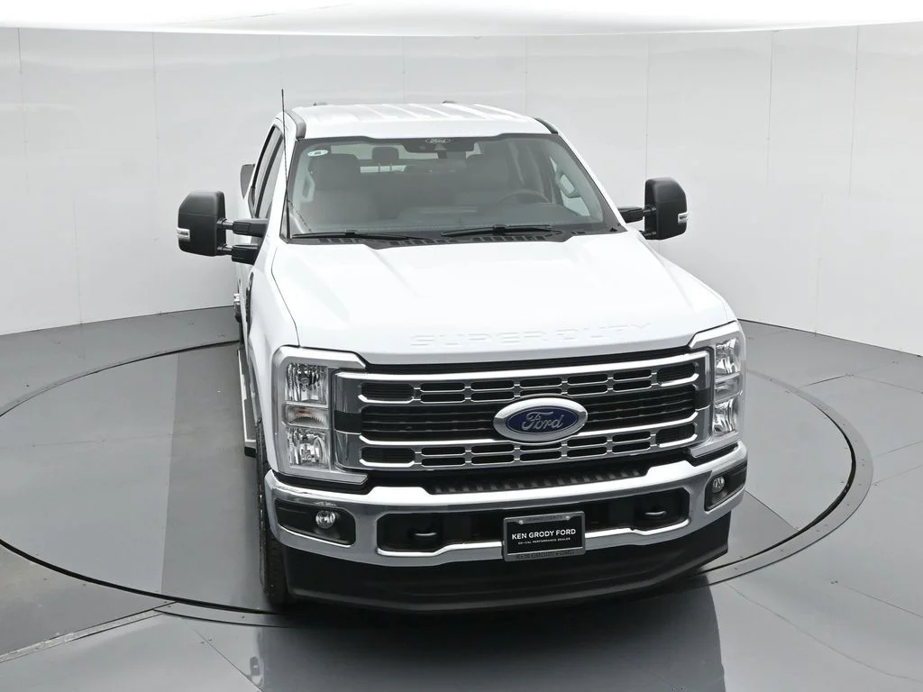 New 2026 Oxford White Ford XLT image 41