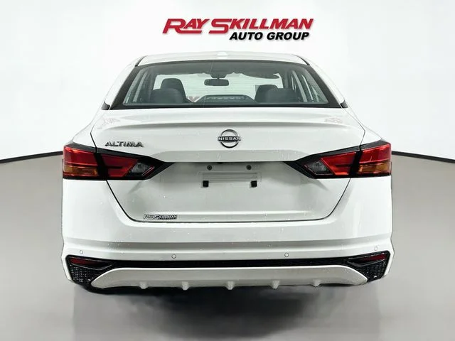 Used 2025 White Nissan 2.5 SV image 6