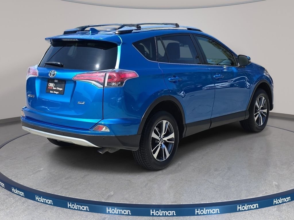 Used 2016  Toyota XLE image 6