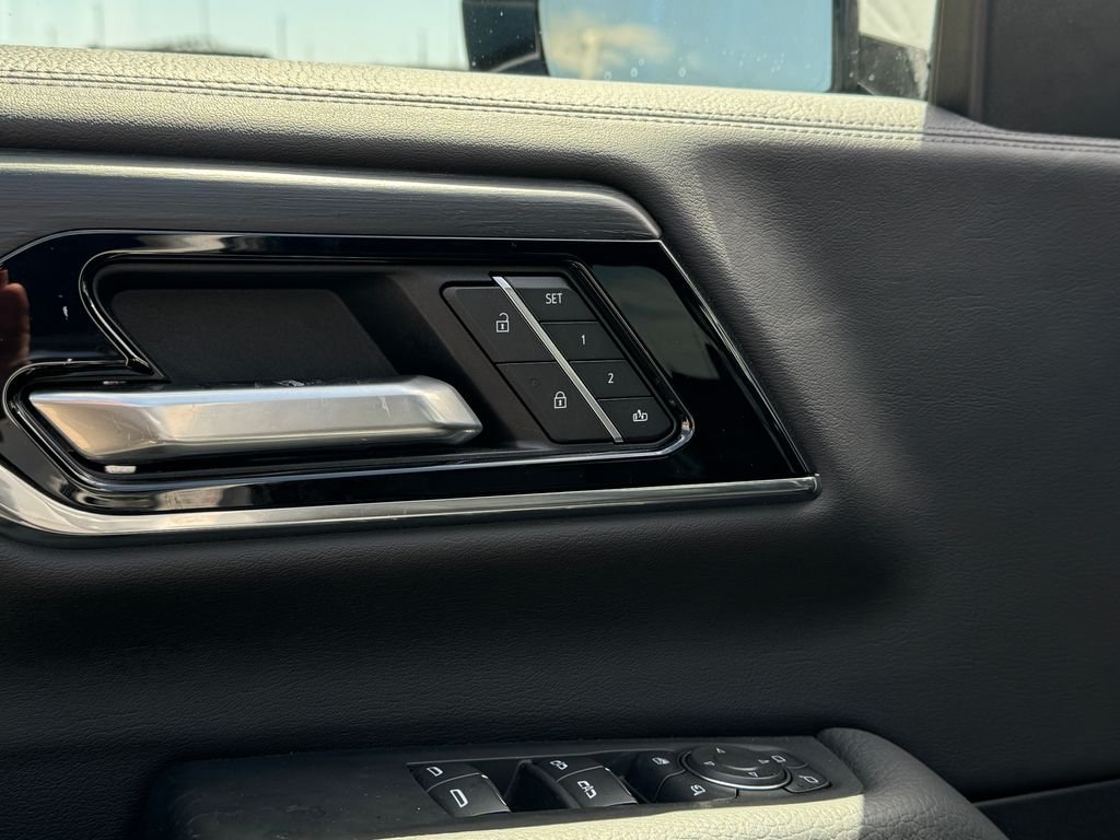 2025 GMC Yukon XL Denali - Photo 32