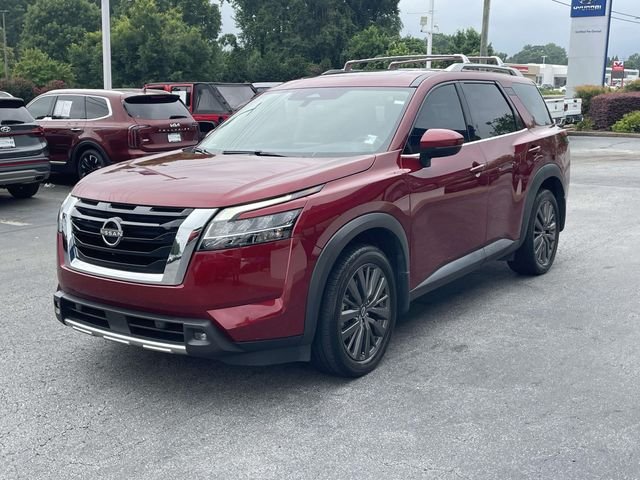Used 2022 Scarlet Nissan SL image 3