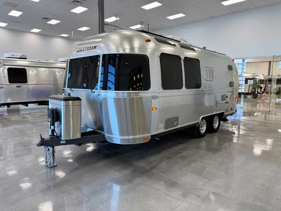 Used 2014 SILVER AIRSTREAM  image 5