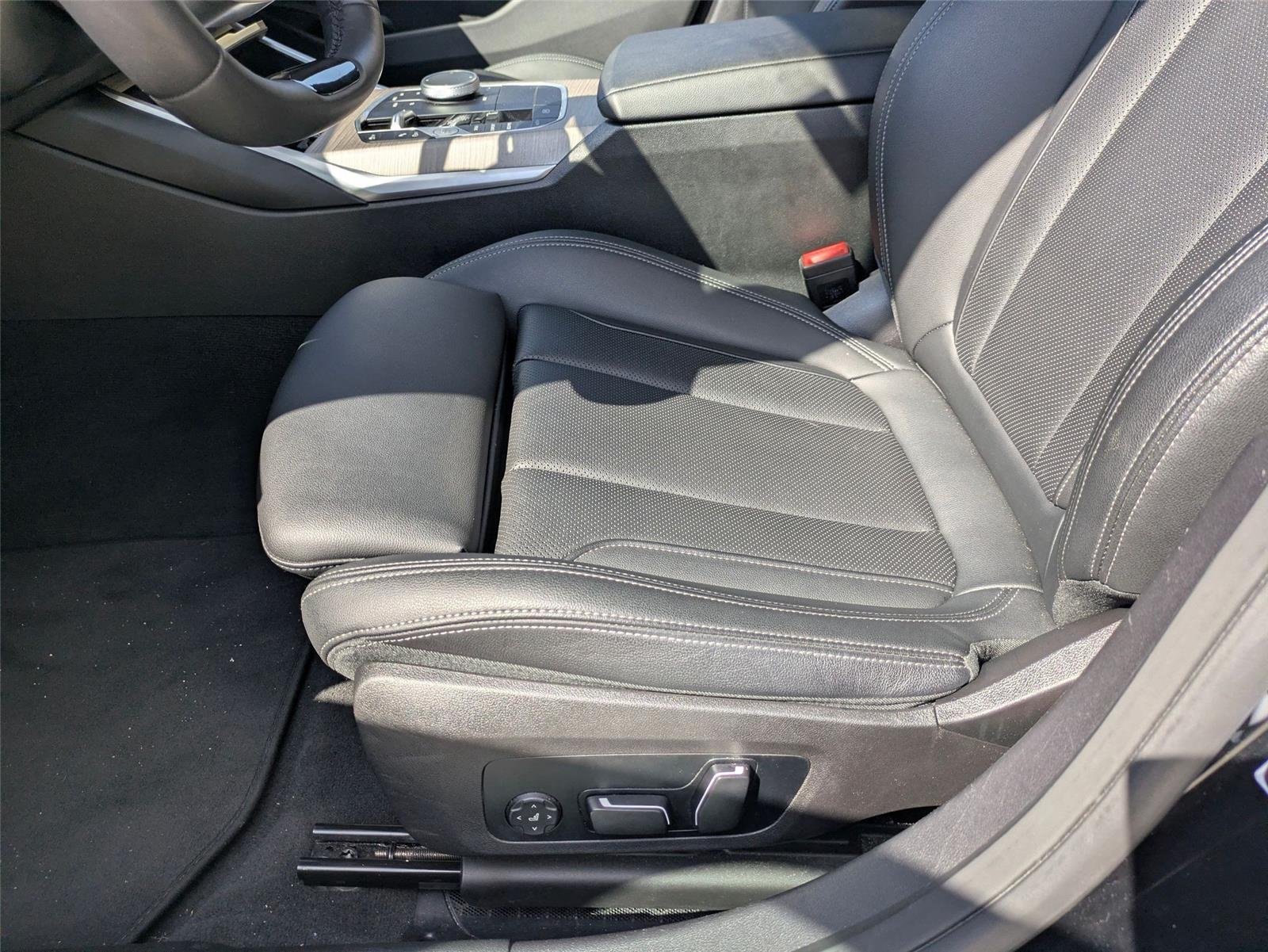 Used 2025  BMW 330i image 15
