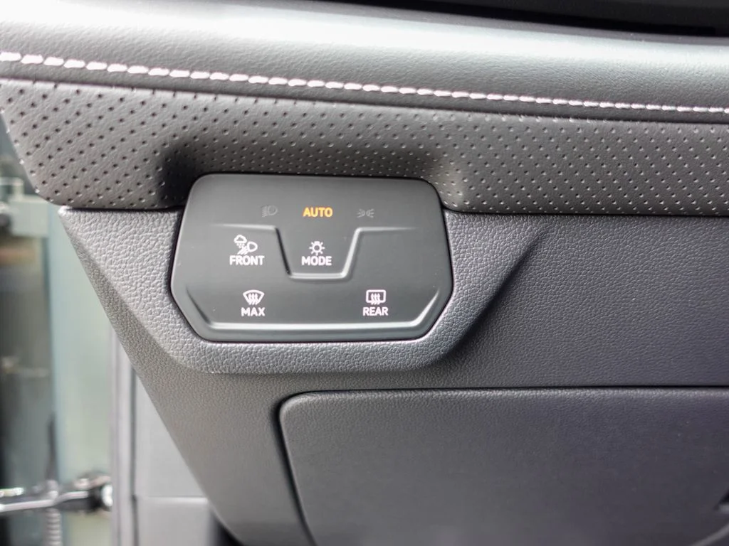 New 2026  Volkswagen SE w/Technology image 16
