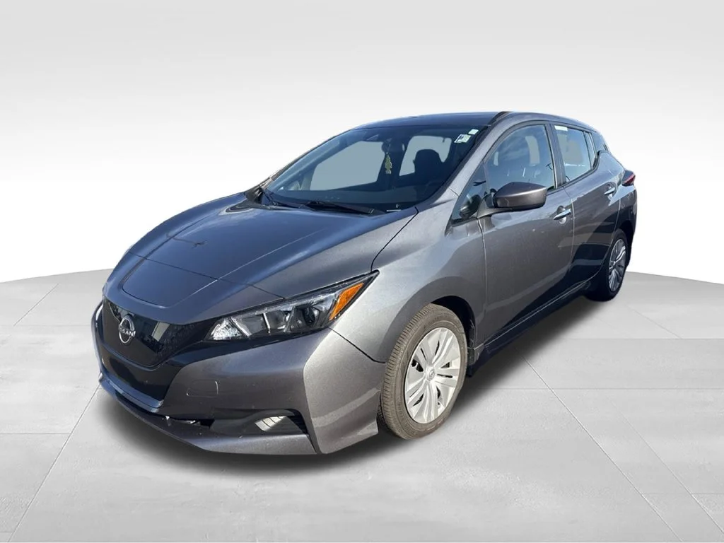 Used 2023 Gray Nissan S image 5