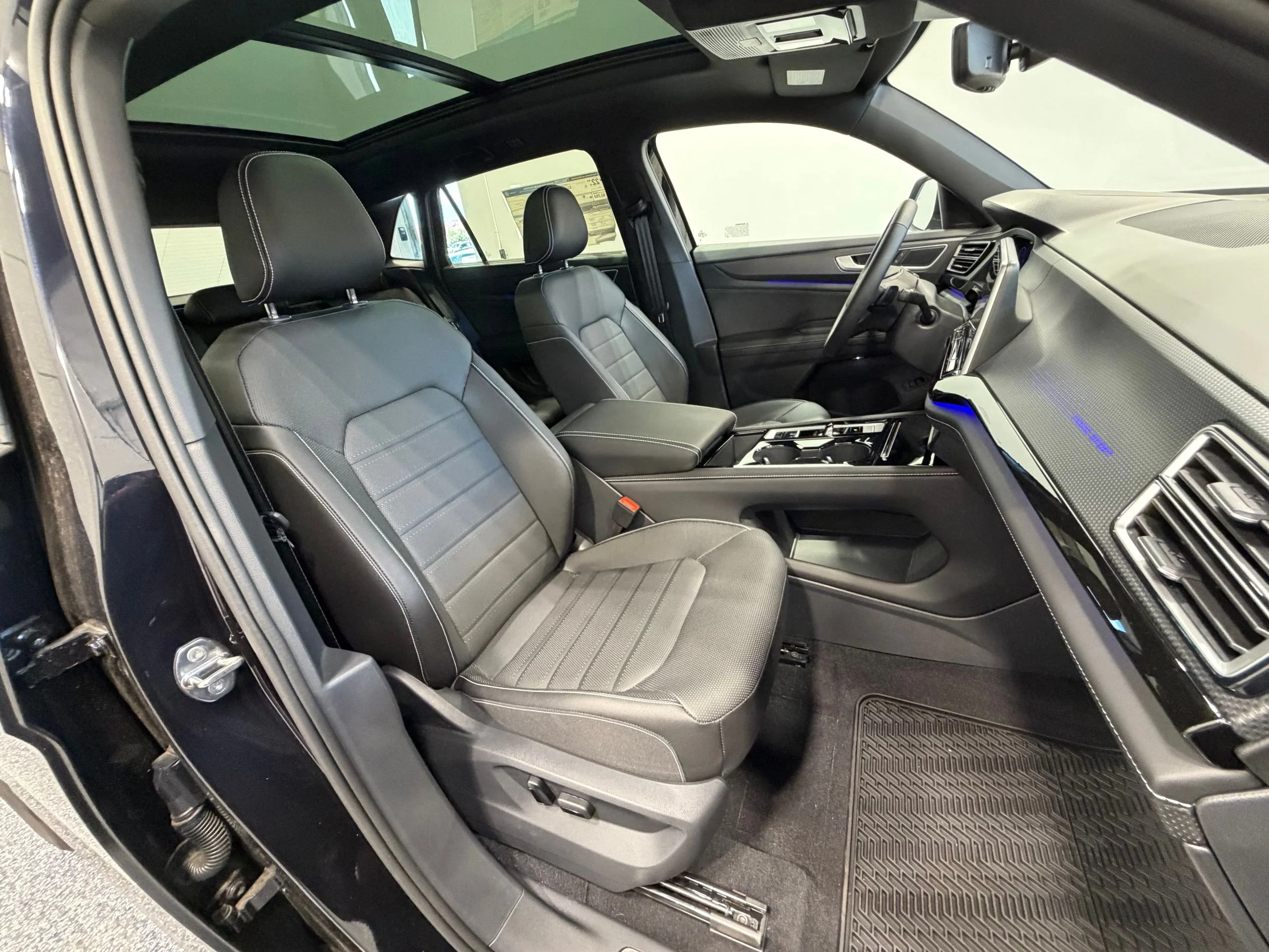 2026 Volkswagen Atlas Cross Sport SEL R-LINE - Photo 28