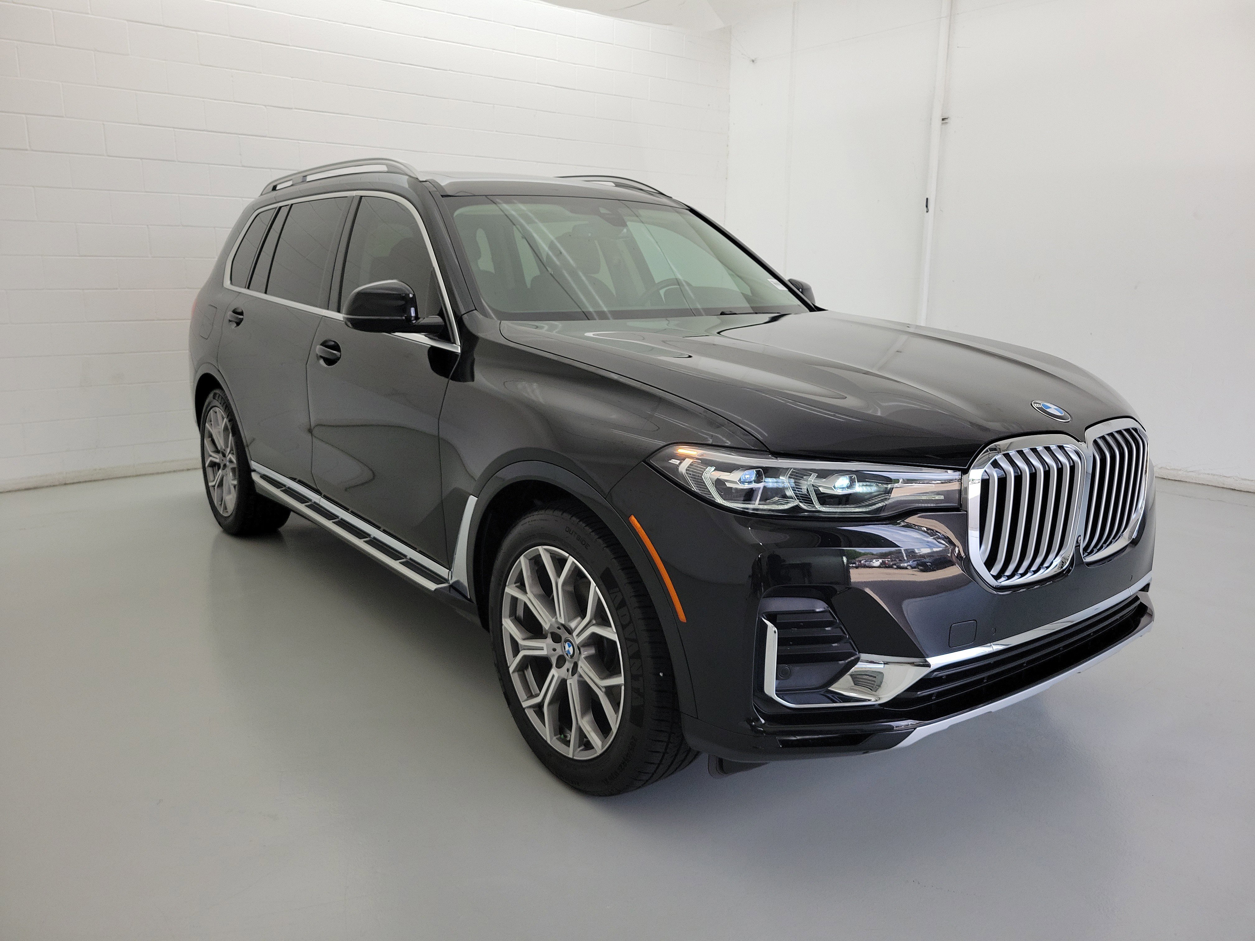Used 2021 Black Sapphire Metallic BMW xDrive40i image 4