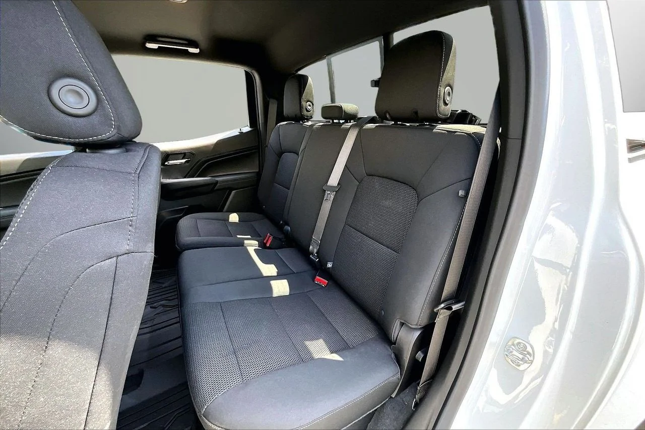 Used 2025 White GMC Elevation image 21