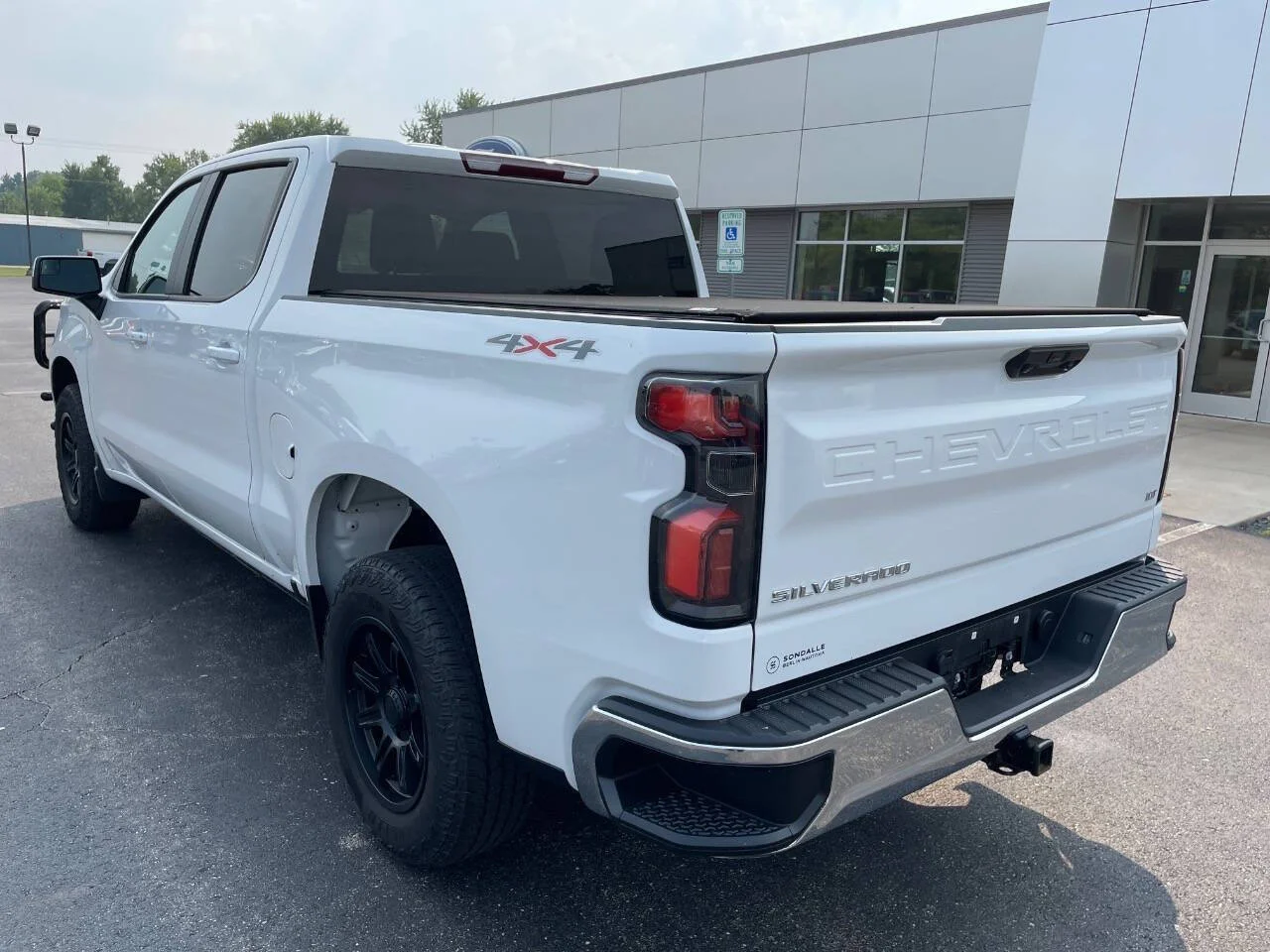 2022 Chevrolet Silverado 1500 LT - Photo 6