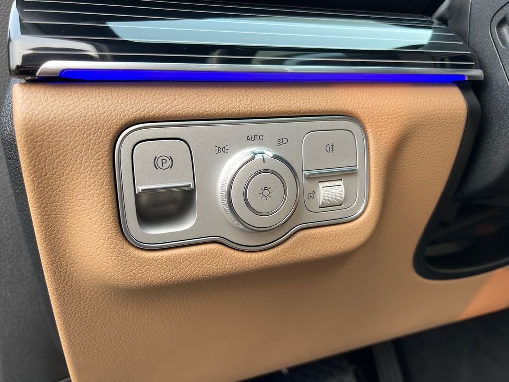New 2026 MANUFAKTUR Ireland Mid Green Metallic Mercedes-Benz GLE 350 image 14