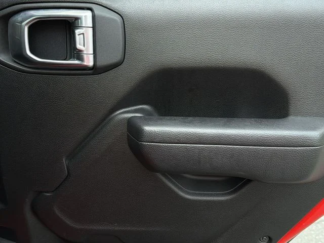 Used 2022 Red Jeep Sport image 39