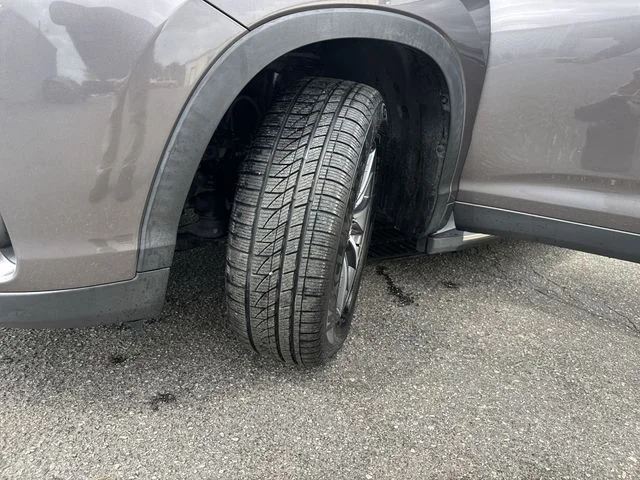 Used 2019 Gray Toyota XLE image 32