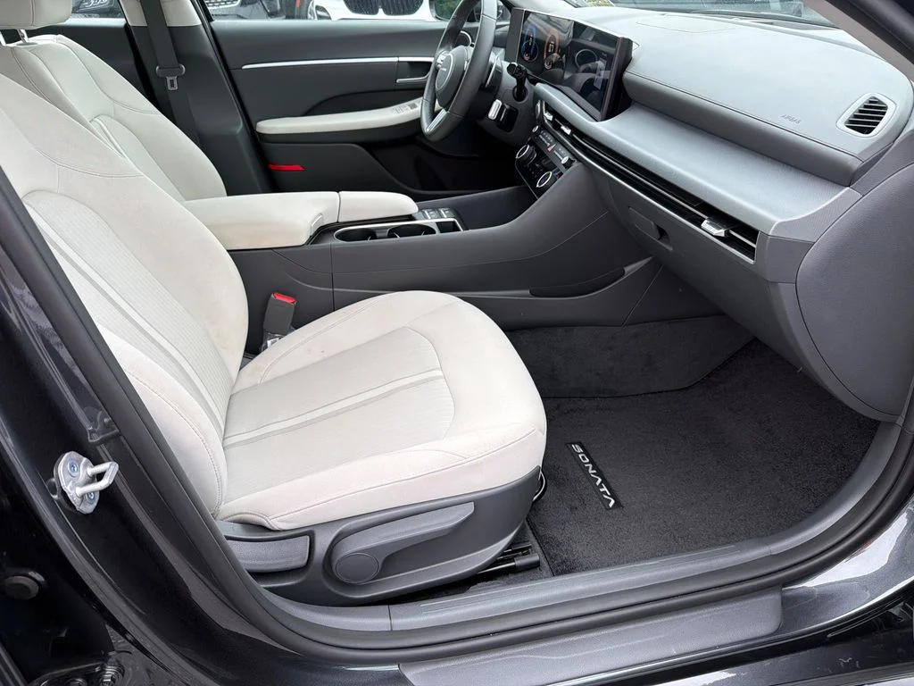 Used 2026 Gray Hyundai SEL Sport image 13