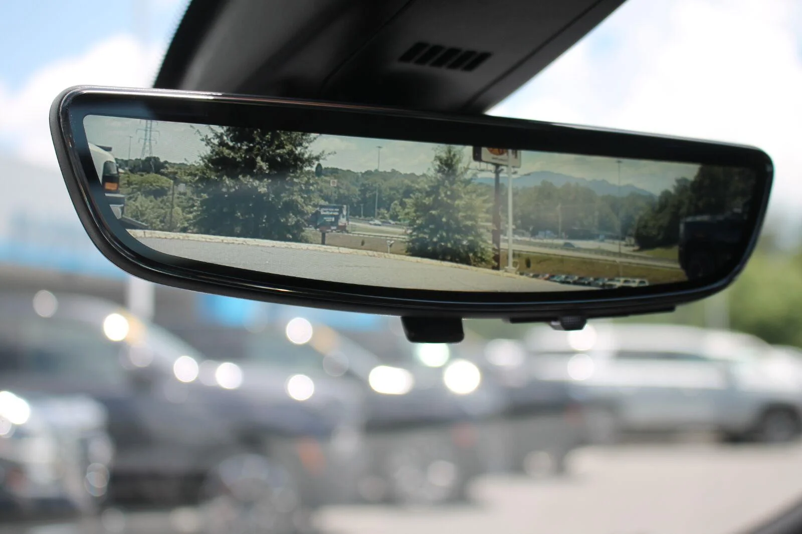 Used 2025 Iridescent Pearl Tricoat Chevrolet RS image 23