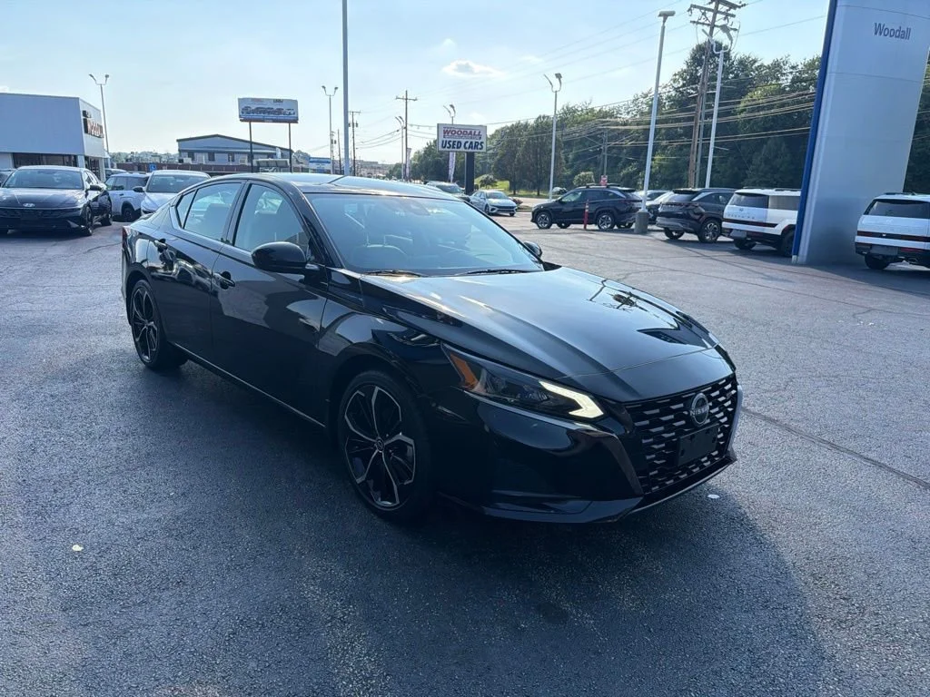 Used 2023 Black Nissan 2.5 SR image 3