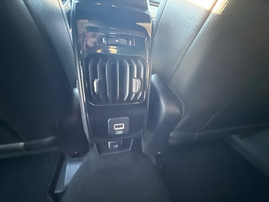 Used 2024 White Jeep Latitude image 30