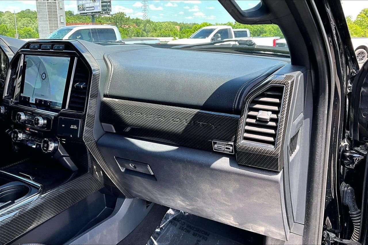 Used 2022 AGATE BLACK Ford LARIAT image 29