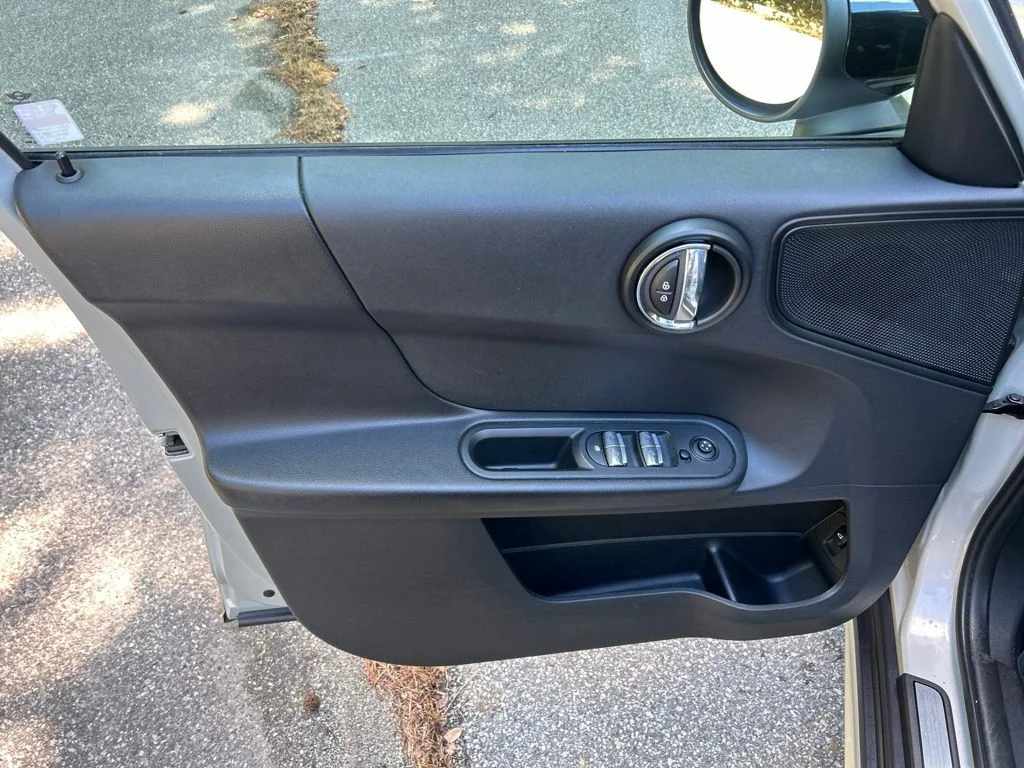 Used 2021  MINI Oxford Edition image 16