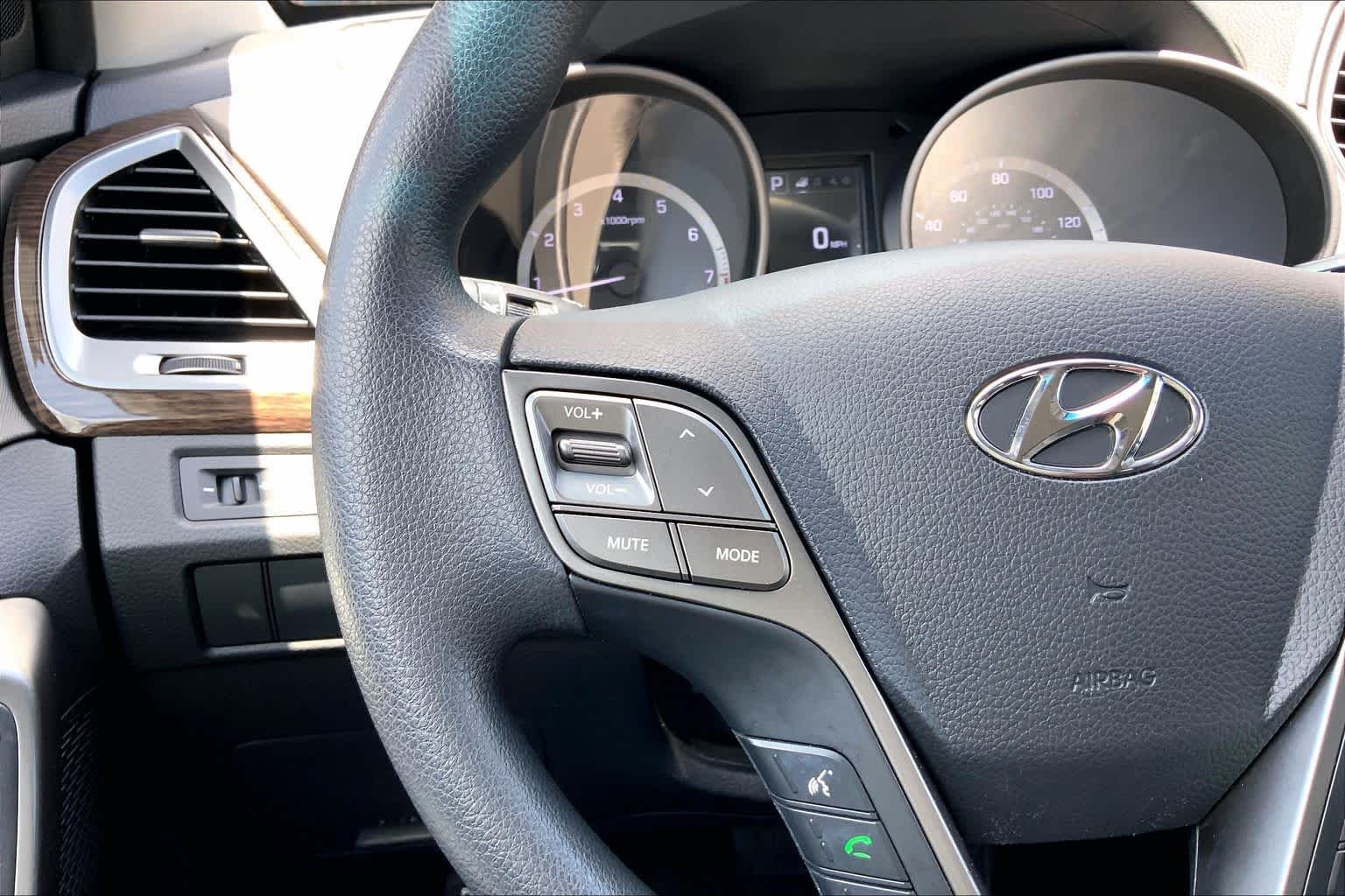 Used 2017 Frost White Pearl Hyundai 2.4L image 23